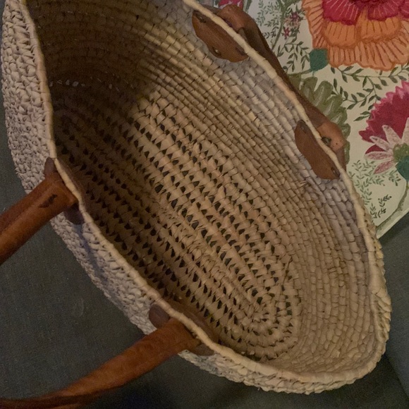 Large Straw Bag W/ Leather Handles - Picture 3 of 11